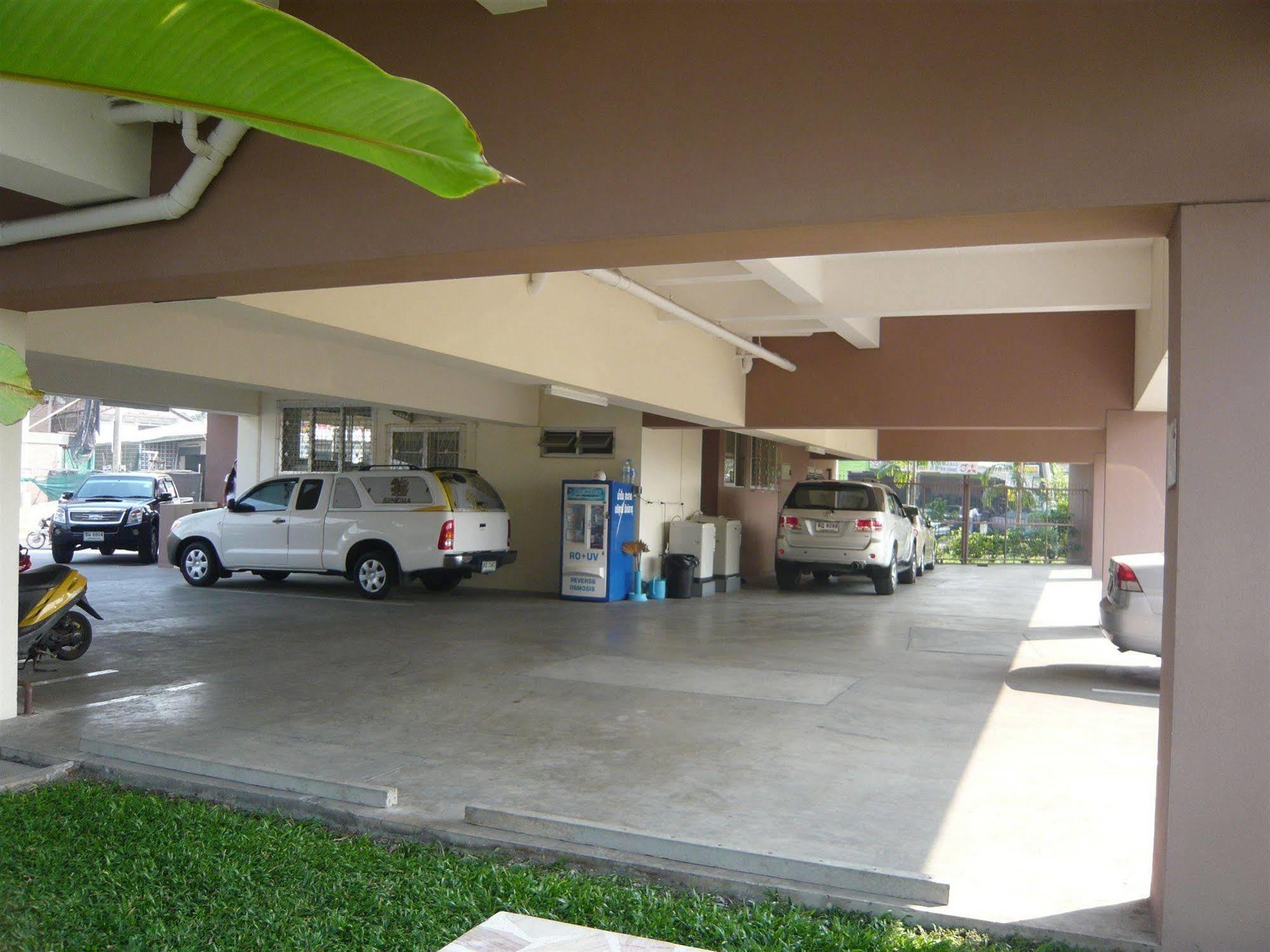 Thanapa Place Bangkok Luaran gambar