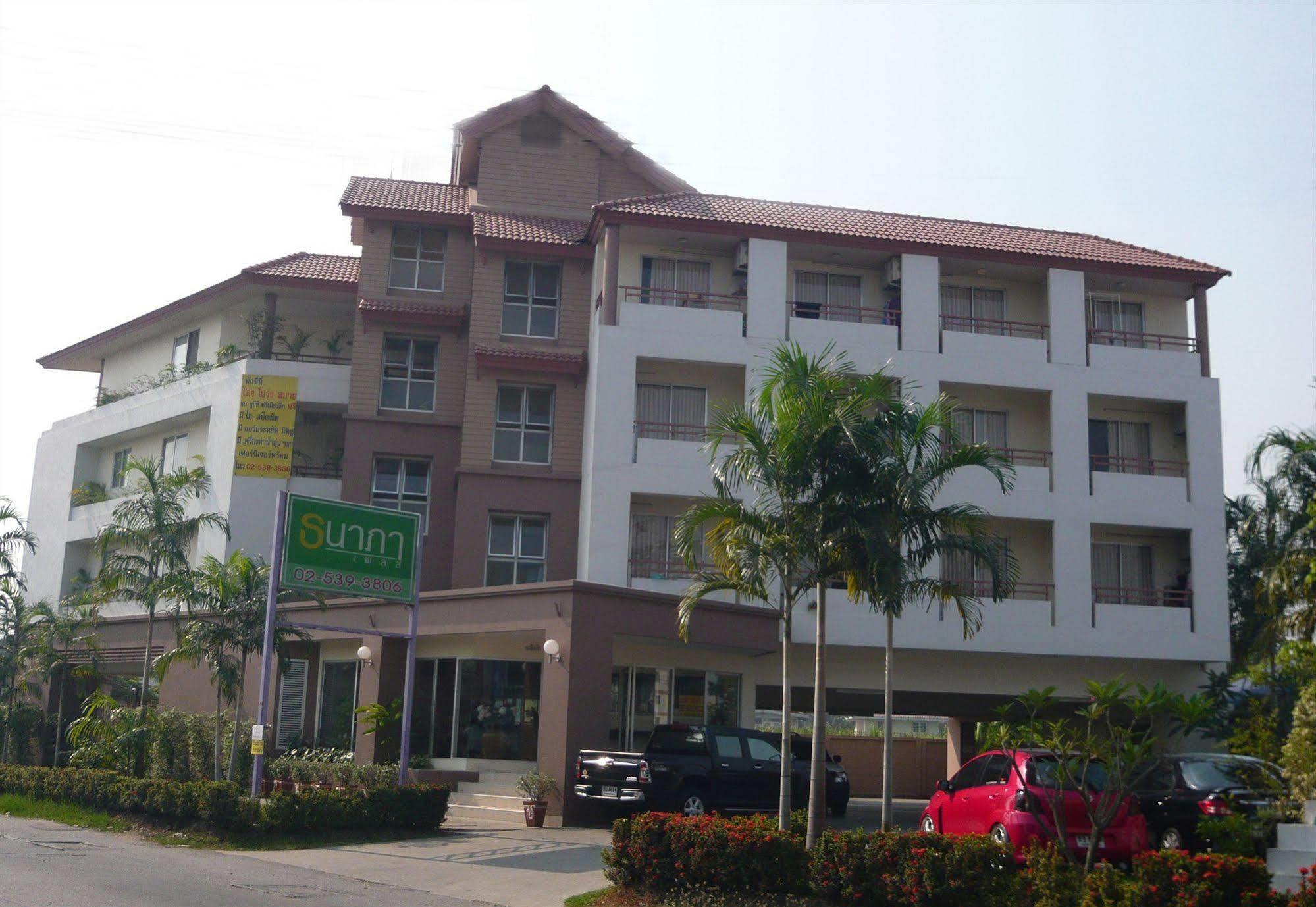 Thanapa Place Bangkok Luaran gambar